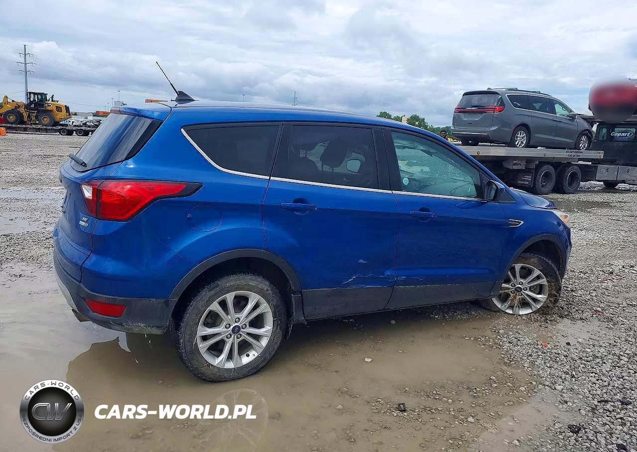 2019 Ford Escape Se VIN:1FMCU9GD8KUB14656 - 3