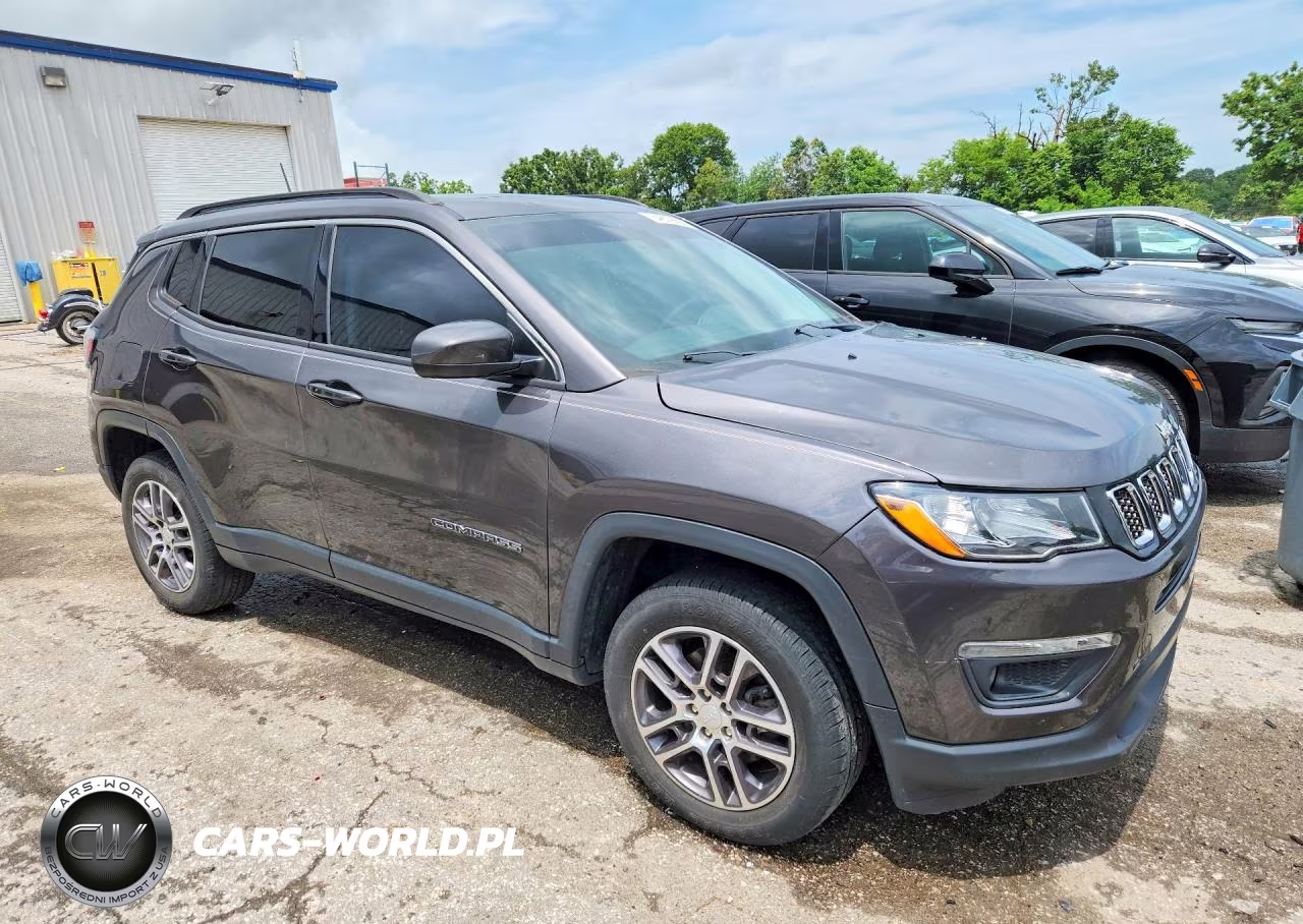 2018 Jeep Compass Latitude VIN:3C4NJDBB0JT246298 - 4