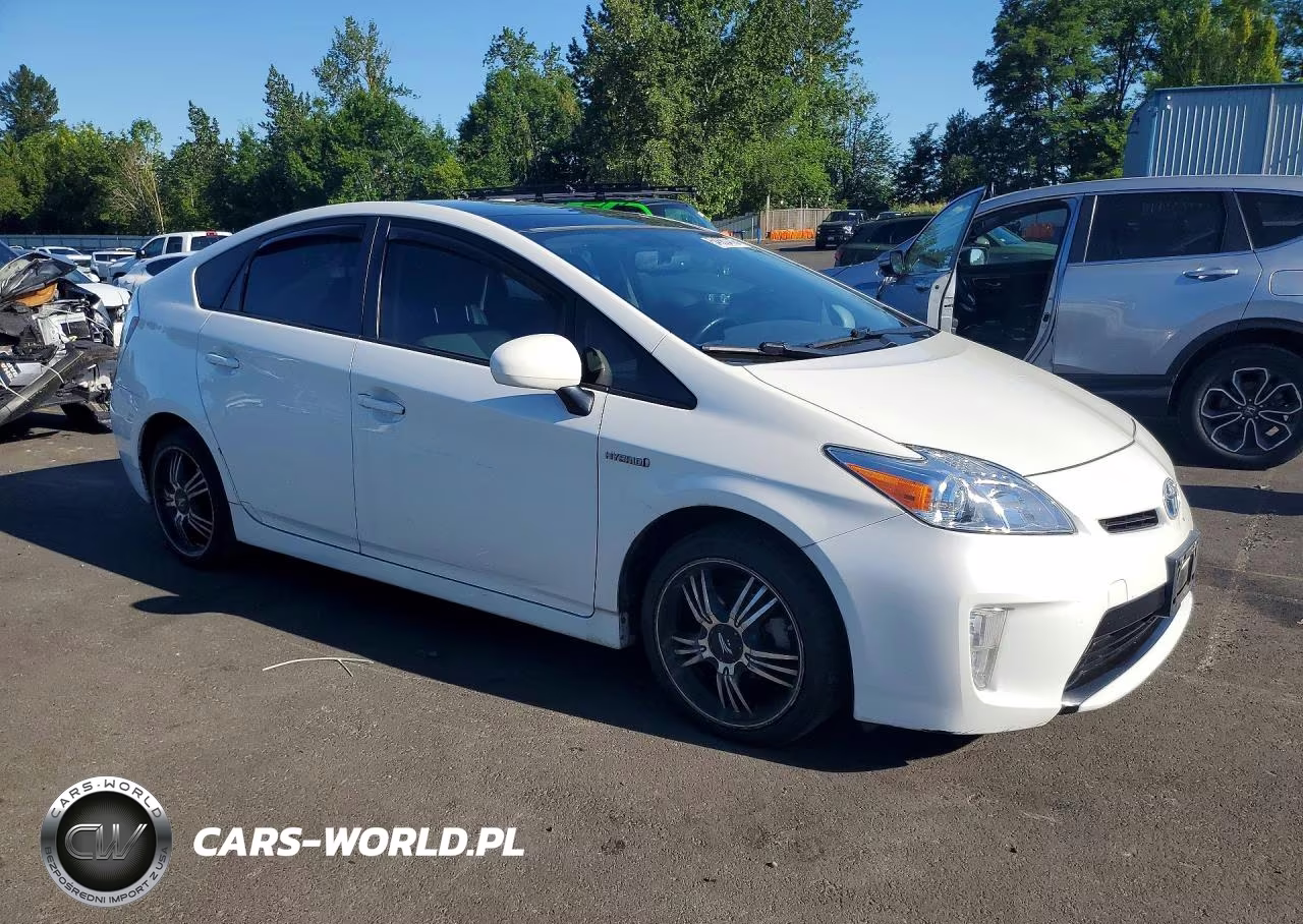 2013 Toyota Prius Four VIN:JTDKN3DU2D5599128 - 4