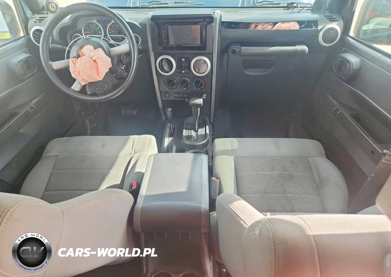 2008 Jeep Wrangler Unlimited Sahara VIN:1J4GA59118L595689 - 8