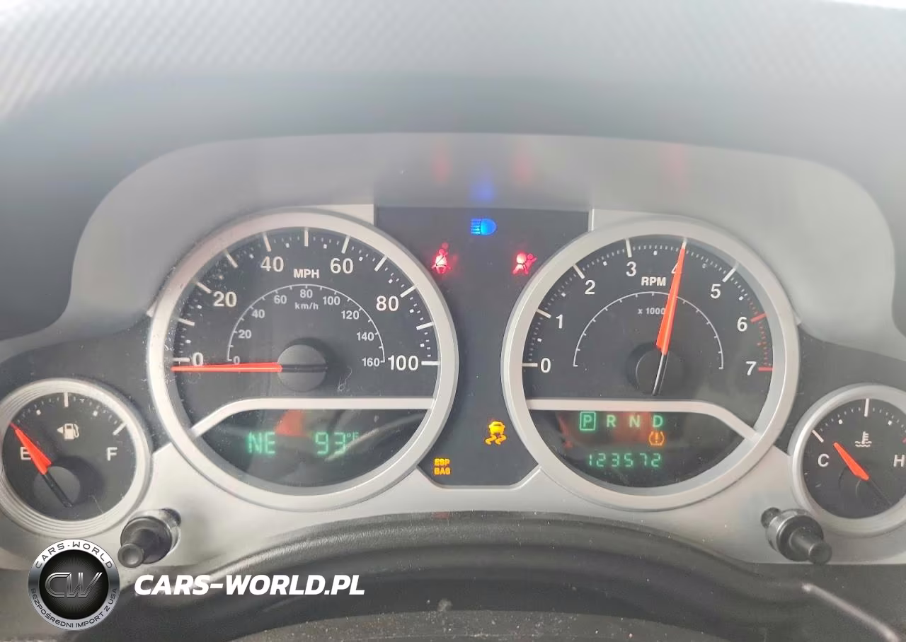 2008 Jeep Wrangler Unlimited Sahara VIN:1J4GA59118L595689 - 9