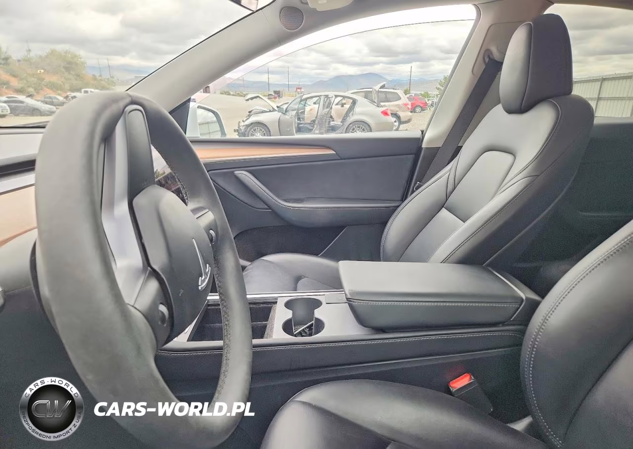 2023 Tesla Model Y VIN:7SAYGDEE2PF895726 - 7