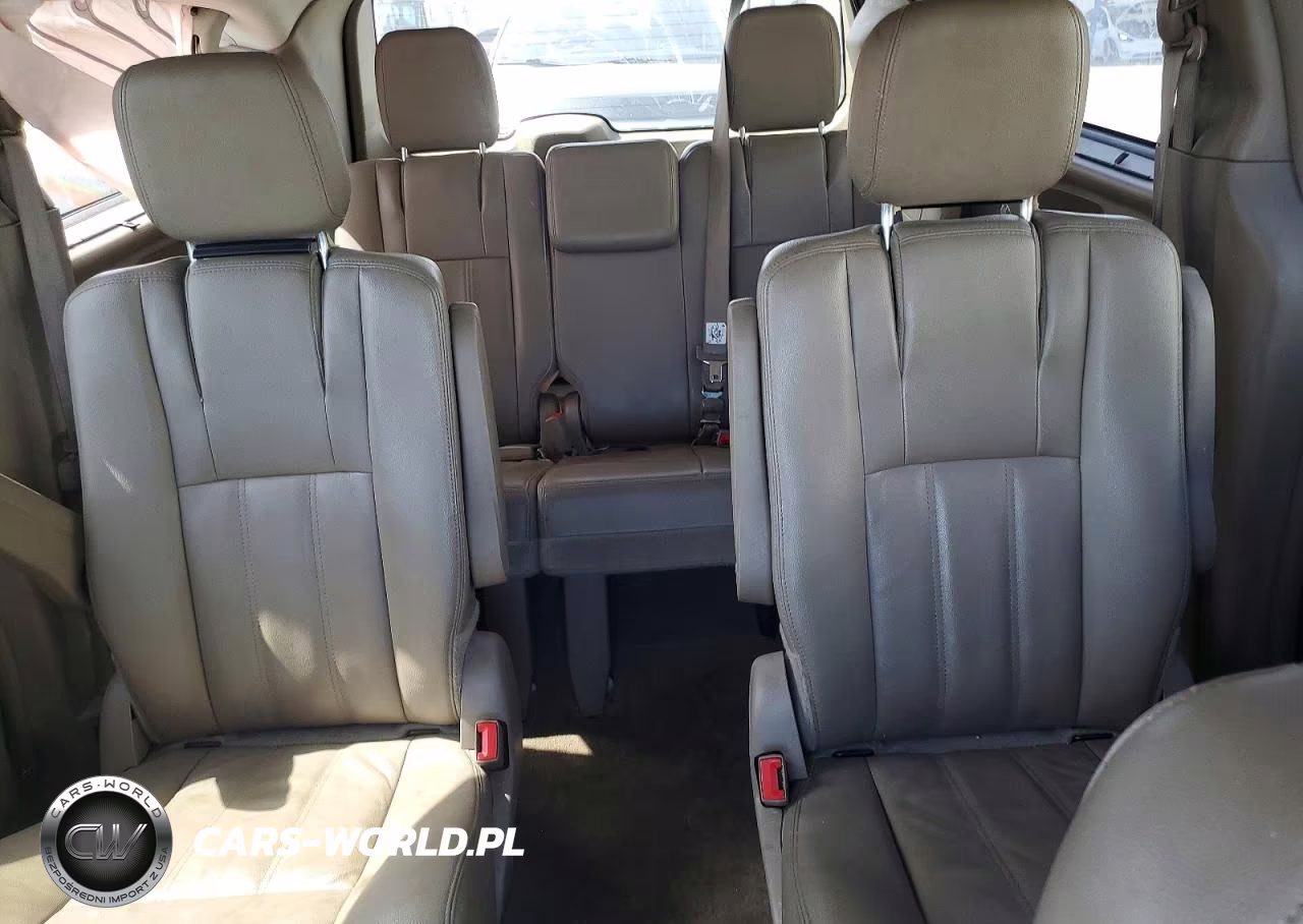 2015 Chrysler Town & Country Touring VIN:2C4RC1BG9FR522624 - 10