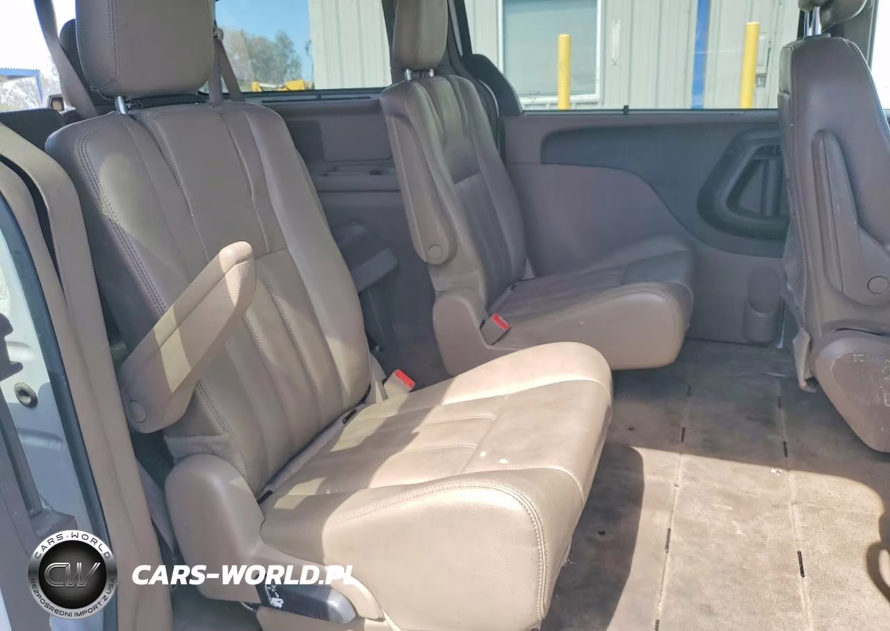 2015 Chrysler Town & Country Touring VIN:2C4RC1BG9FR522624 - 11
