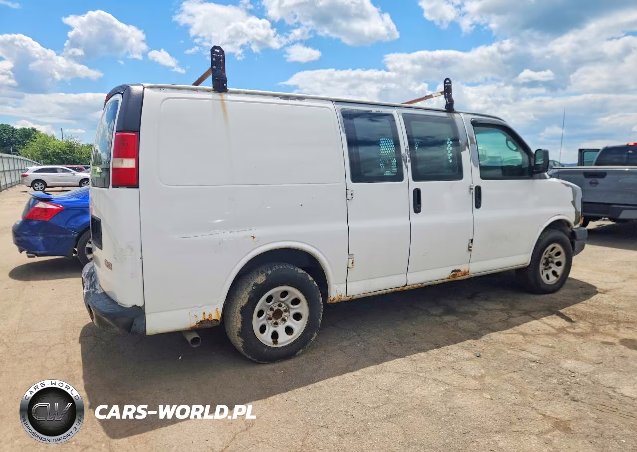 2010 GMC Savana G1500 VIN:1GTUHAD49A1116550 - 3