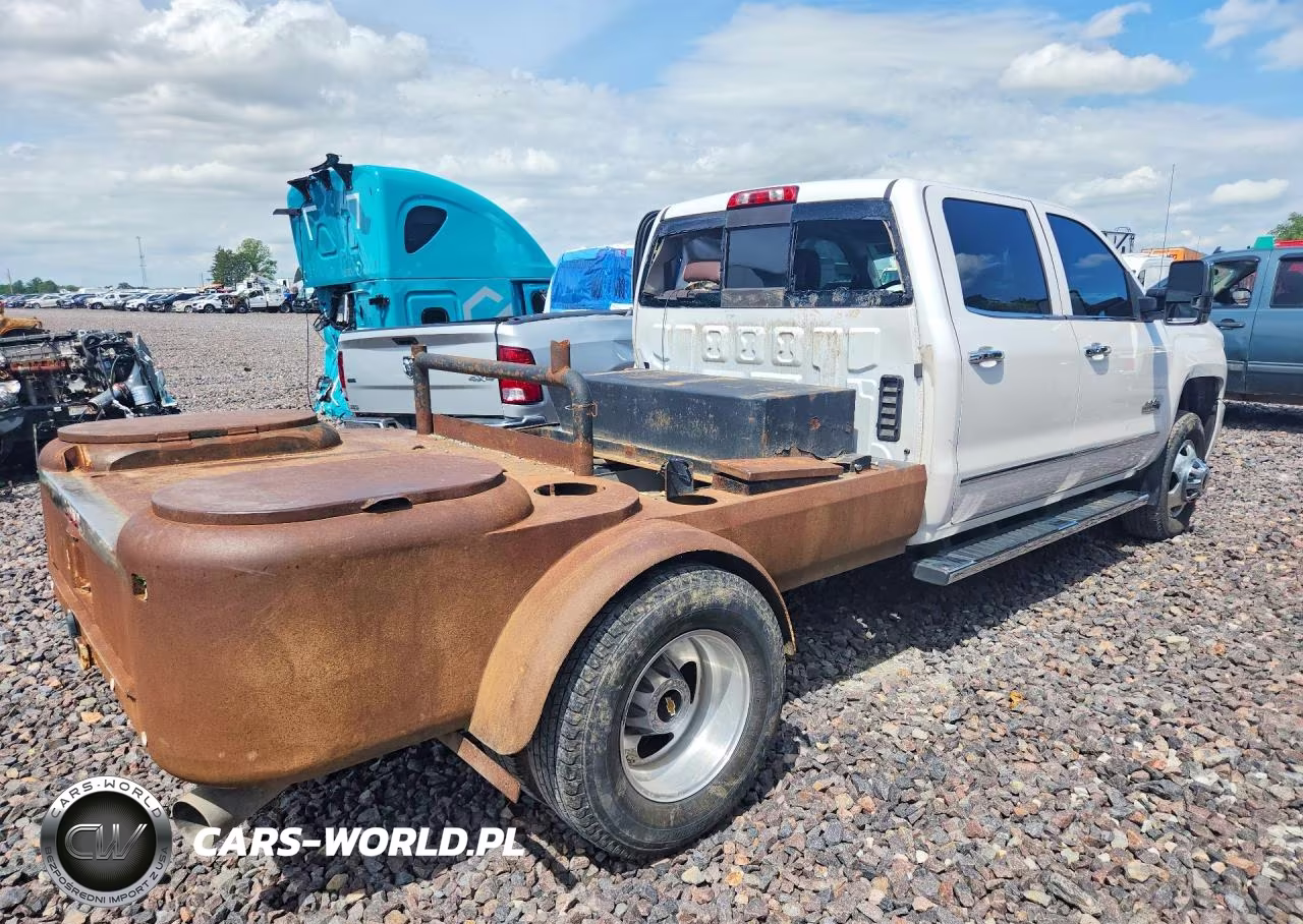 2019 Chevrolet Silverado K3500 High Country VIN:1GC4KYEY9KF263452 - 3