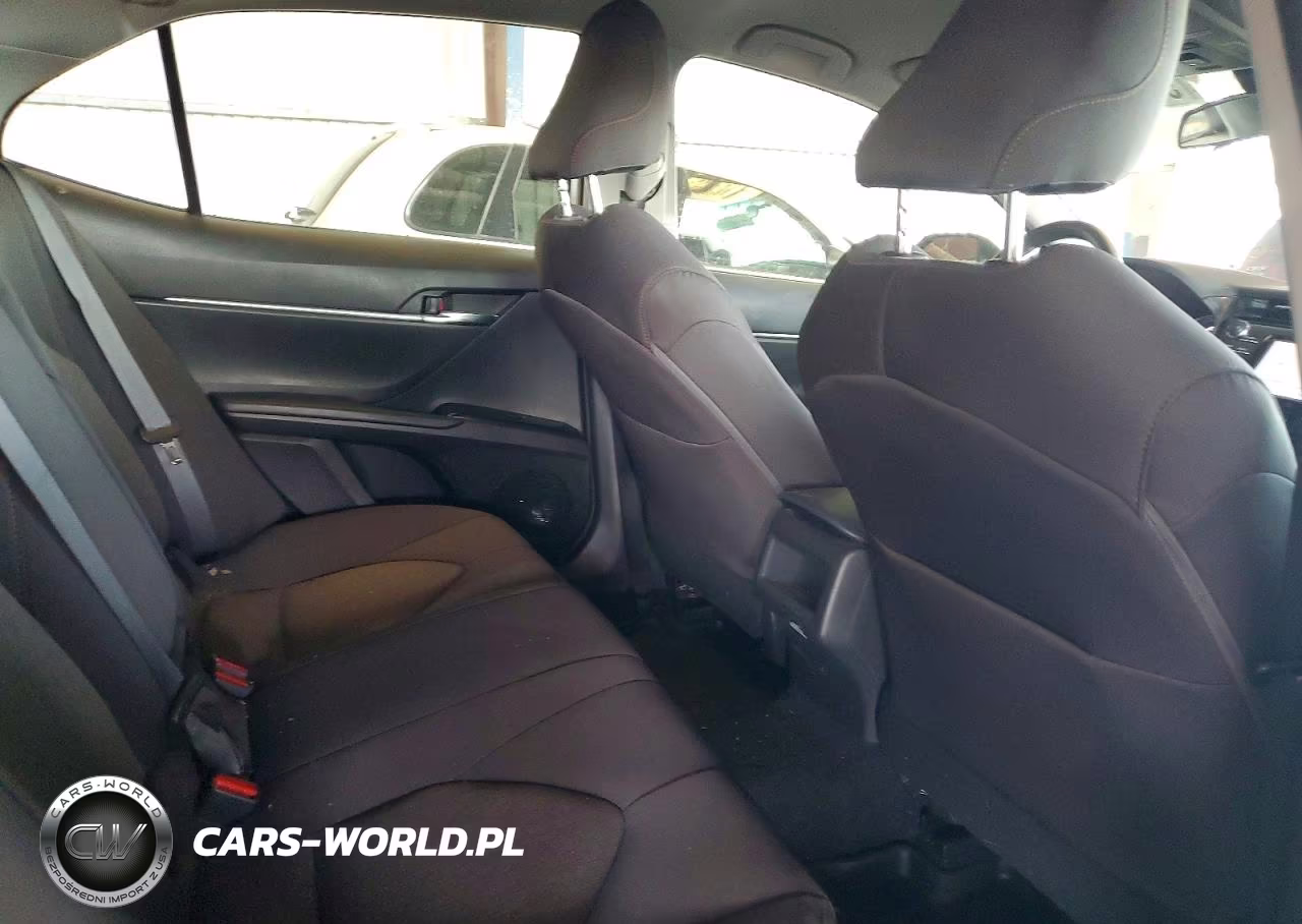 2020 Toyota Camry Le VIN:4T1C11AK2LU893457 - 10