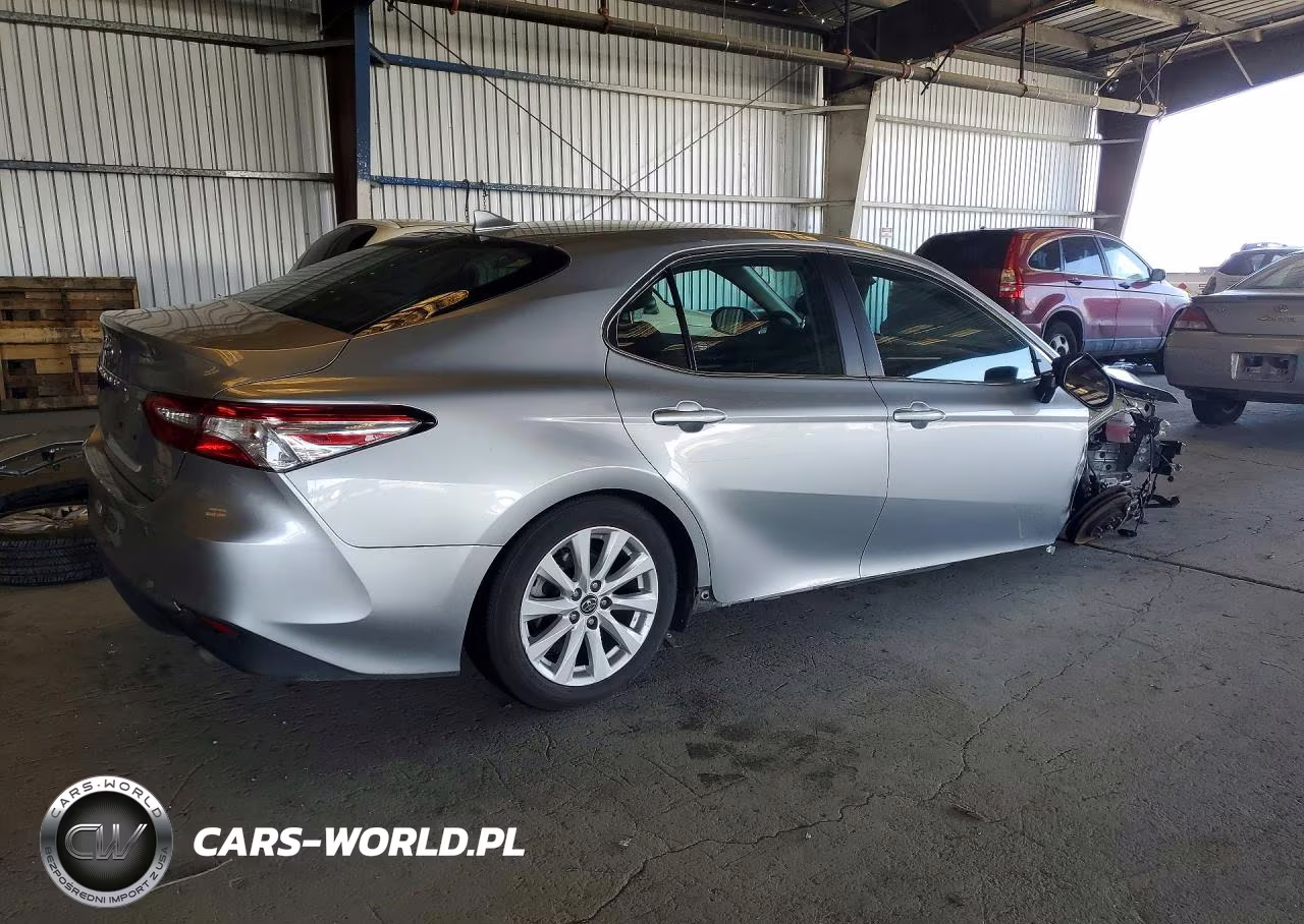 2020 Toyota Camry Le VIN:4T1C11AK2LU893457 - 3