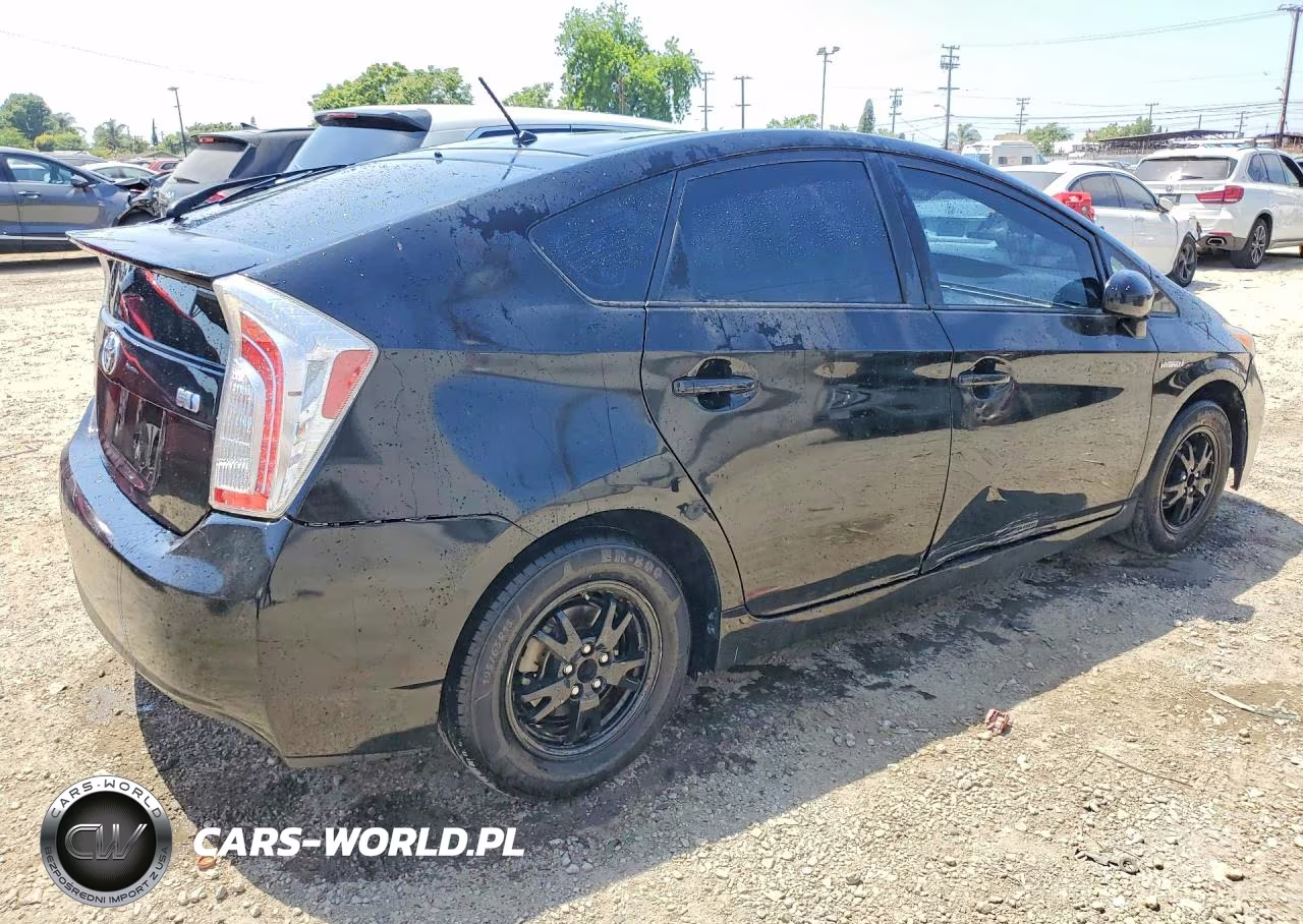 2015 Toyota Prius Two VIN:JTDKN3DU8F0467457 - 3
