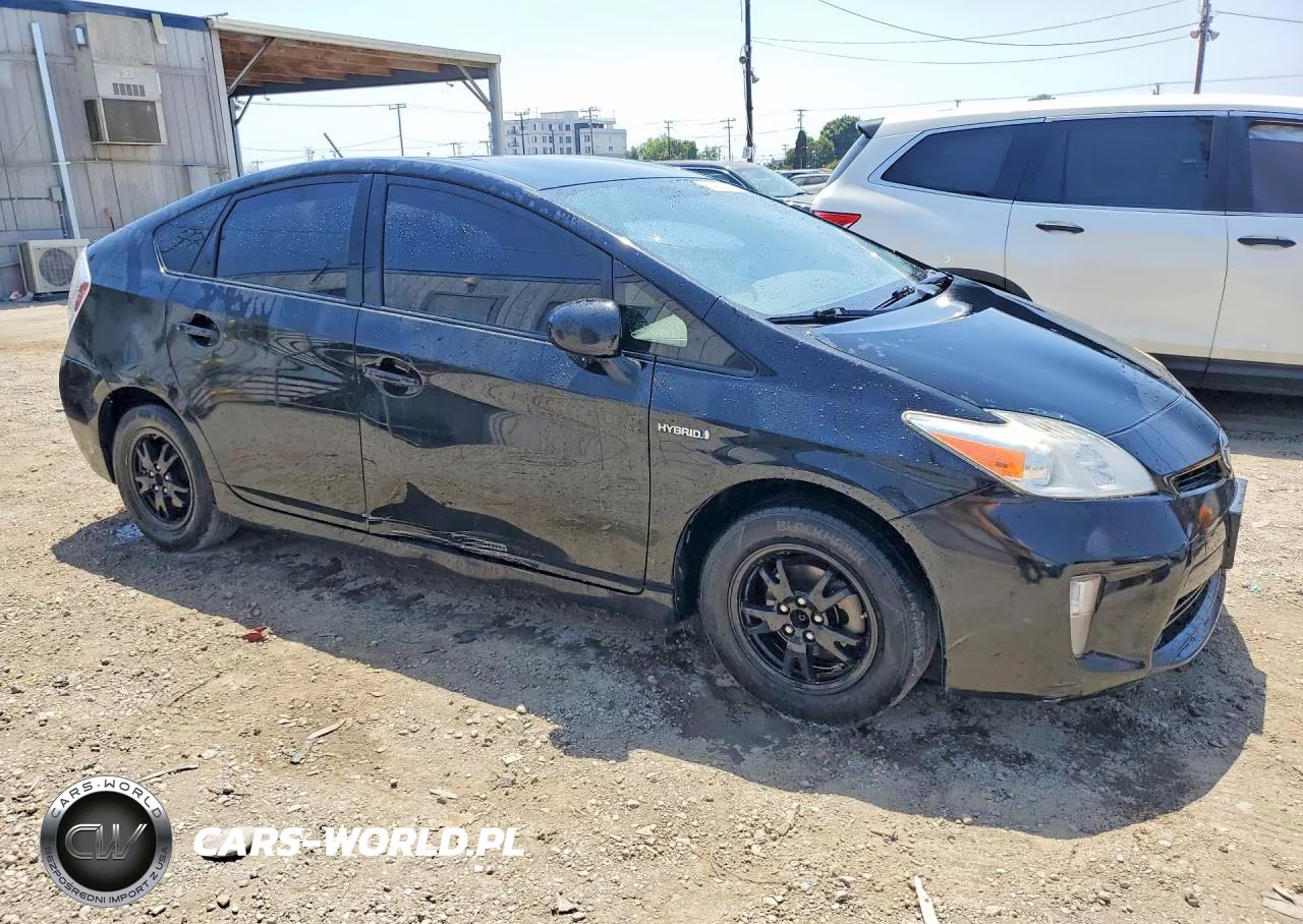 2015 Toyota Prius Two VIN:JTDKN3DU8F0467457 - 4