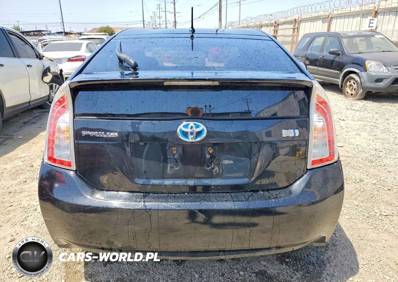 2015 Toyota Prius Two VIN:JTDKN3DU8F0467457 - 6