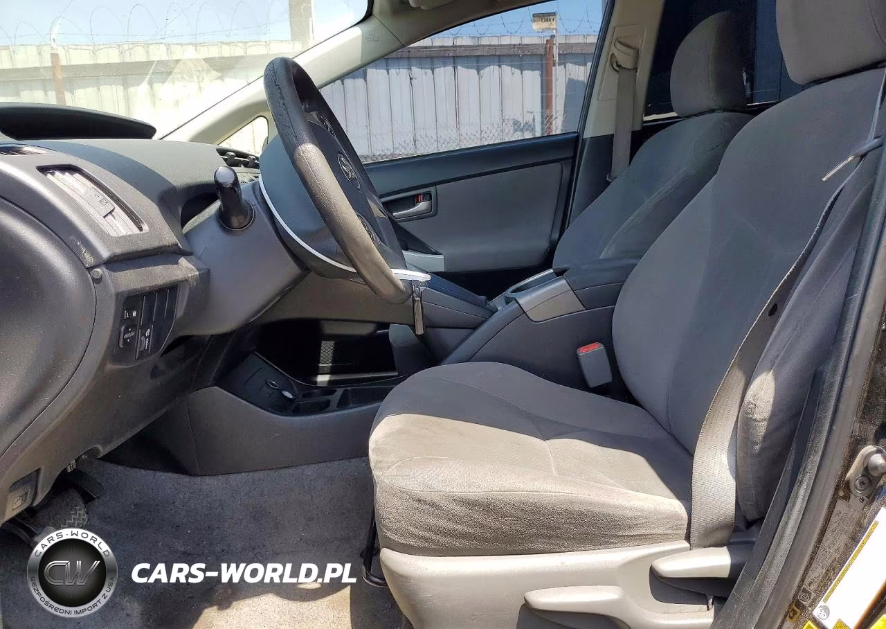 2015 Toyota Prius Two VIN:JTDKN3DU8F0467457 - 7