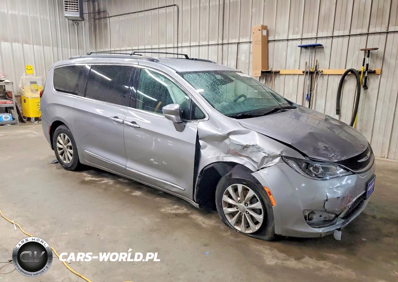 2017 Chrysler Pacifica Touring L VIN:2C4RC1BG7HR560727 - 4
