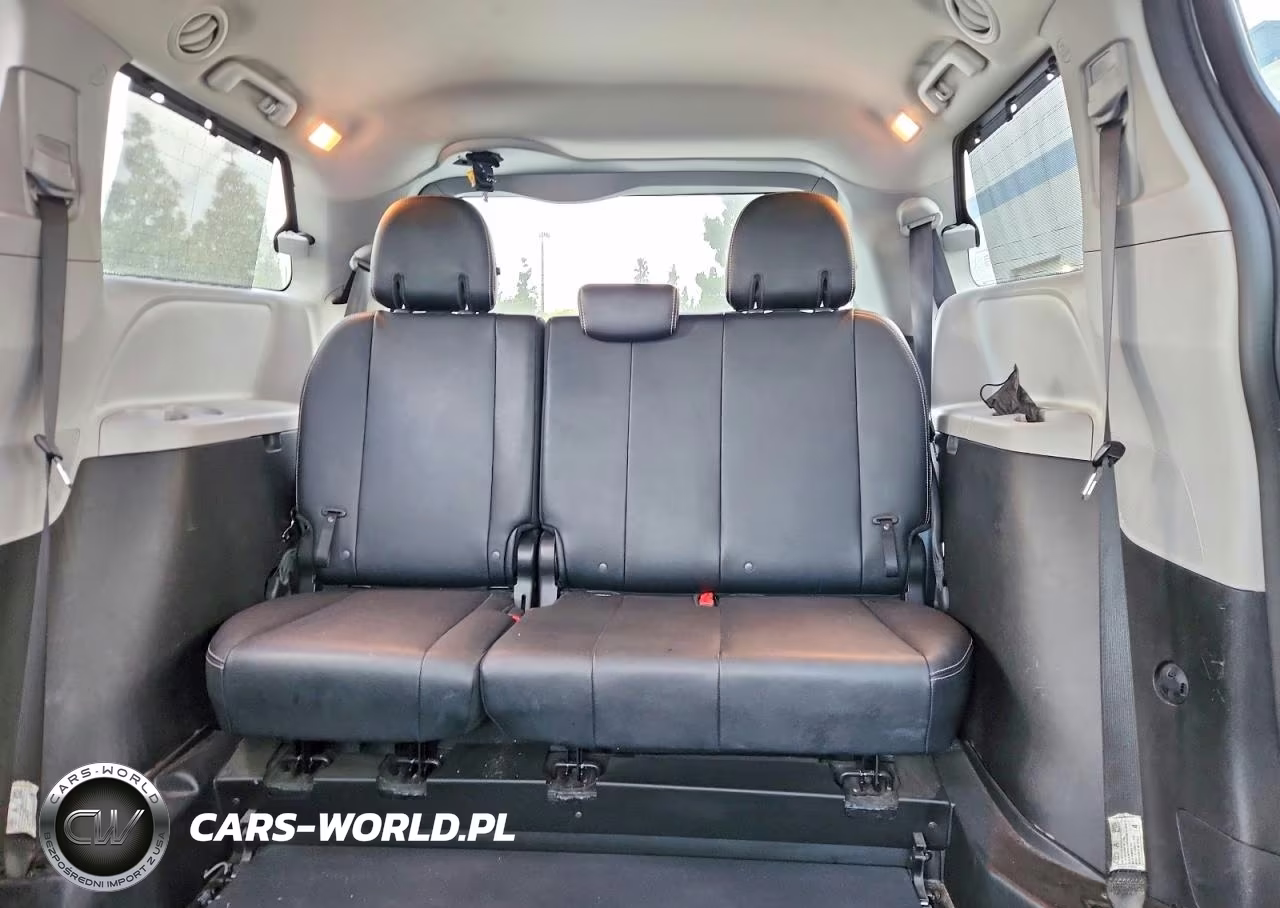 2018 Toyota Sienna Se 8-Passenger VIN:5TDXZ3DC7JS964779 - 10