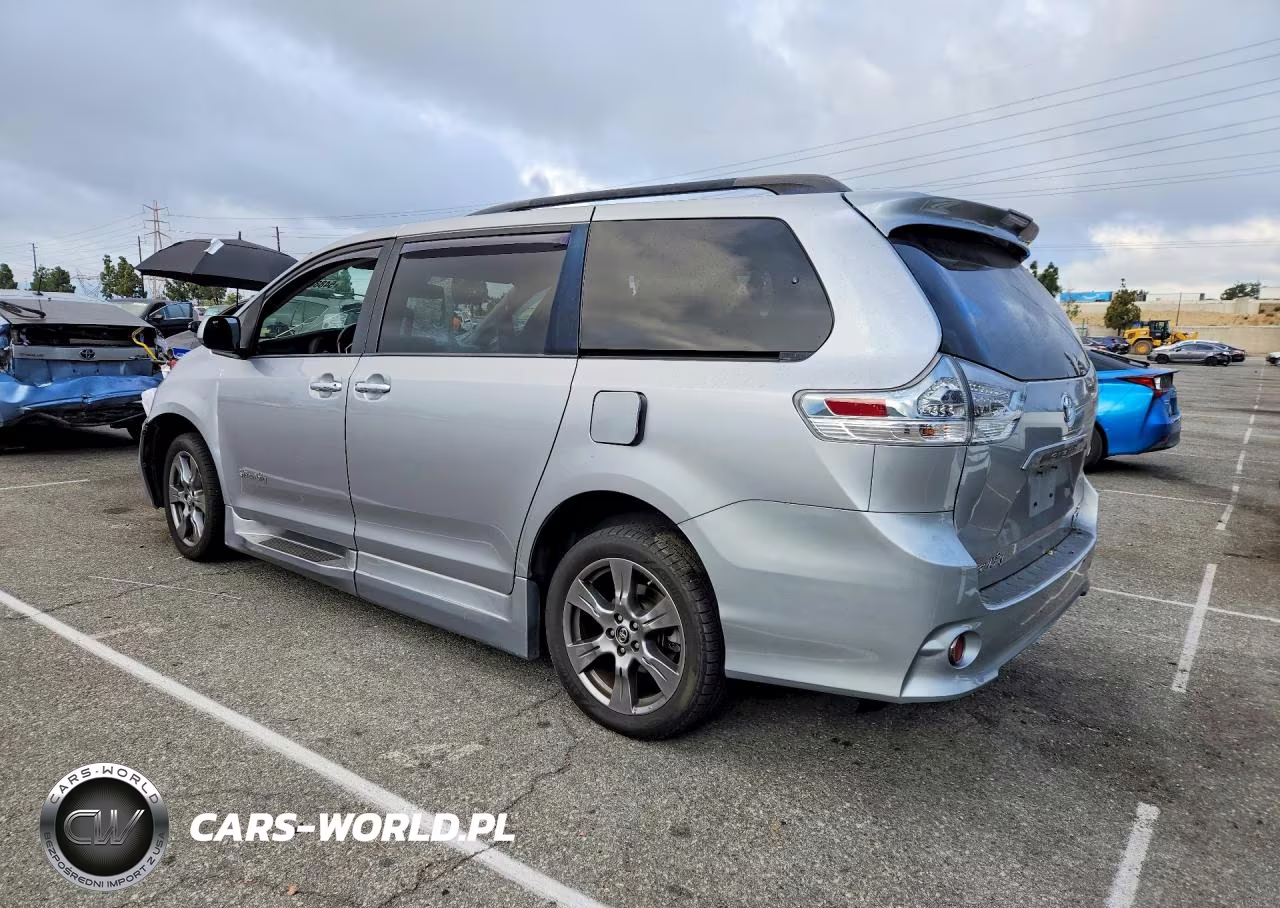 2018 Toyota Sienna Se 8-Passenger VIN:5TDXZ3DC7JS964779 - 2