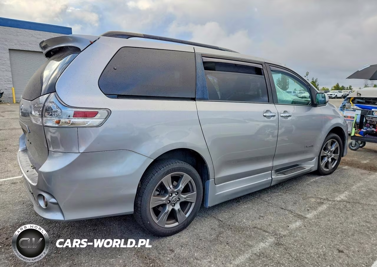 2018 Toyota Sienna Se 8-Passenger VIN:5TDXZ3DC7JS964779 - 3