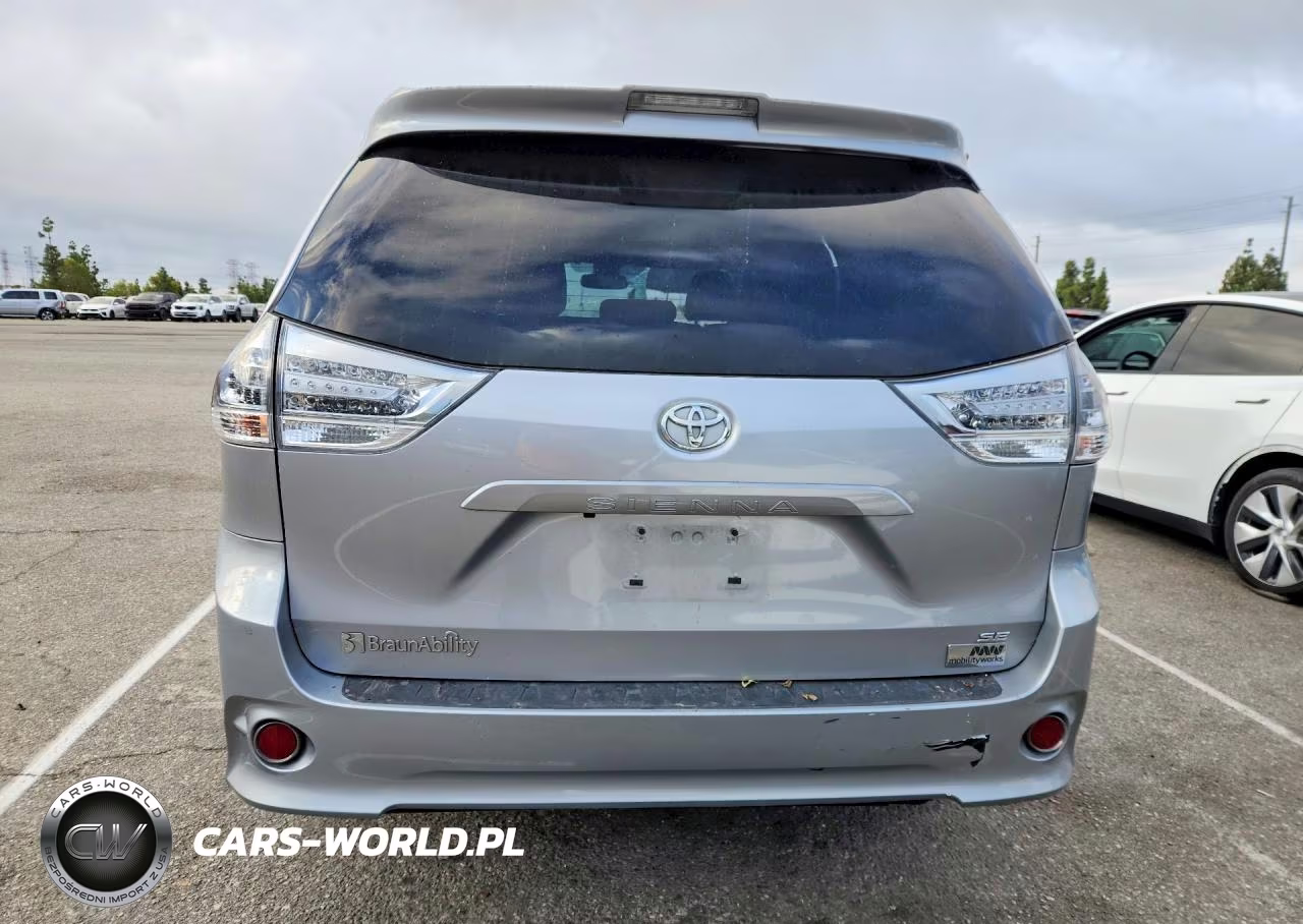 2018 Toyota Sienna Se 8-Passenger VIN:5TDXZ3DC7JS964779 - 6