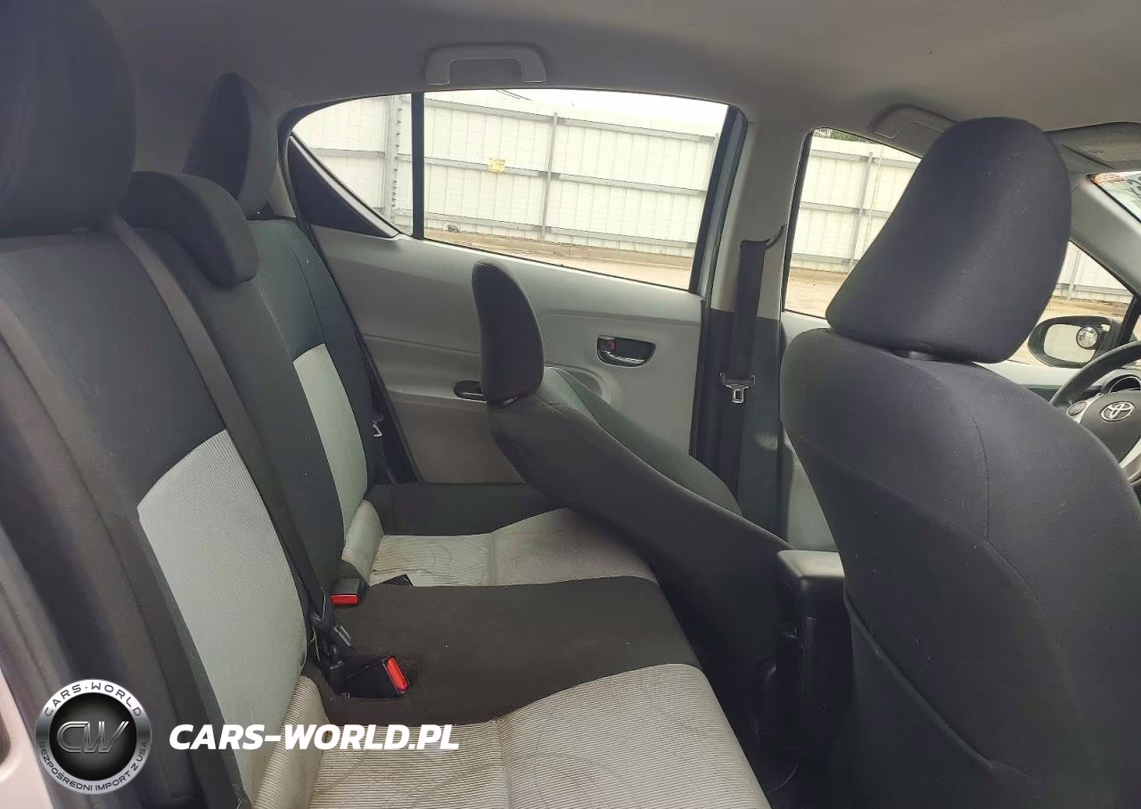2012 Toyota Prius C Three VIN:JTDKDTB37C1018872 - 10