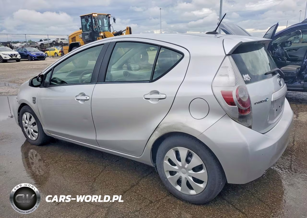 2012 Toyota Prius C Three VIN:JTDKDTB37C1018872 - 2