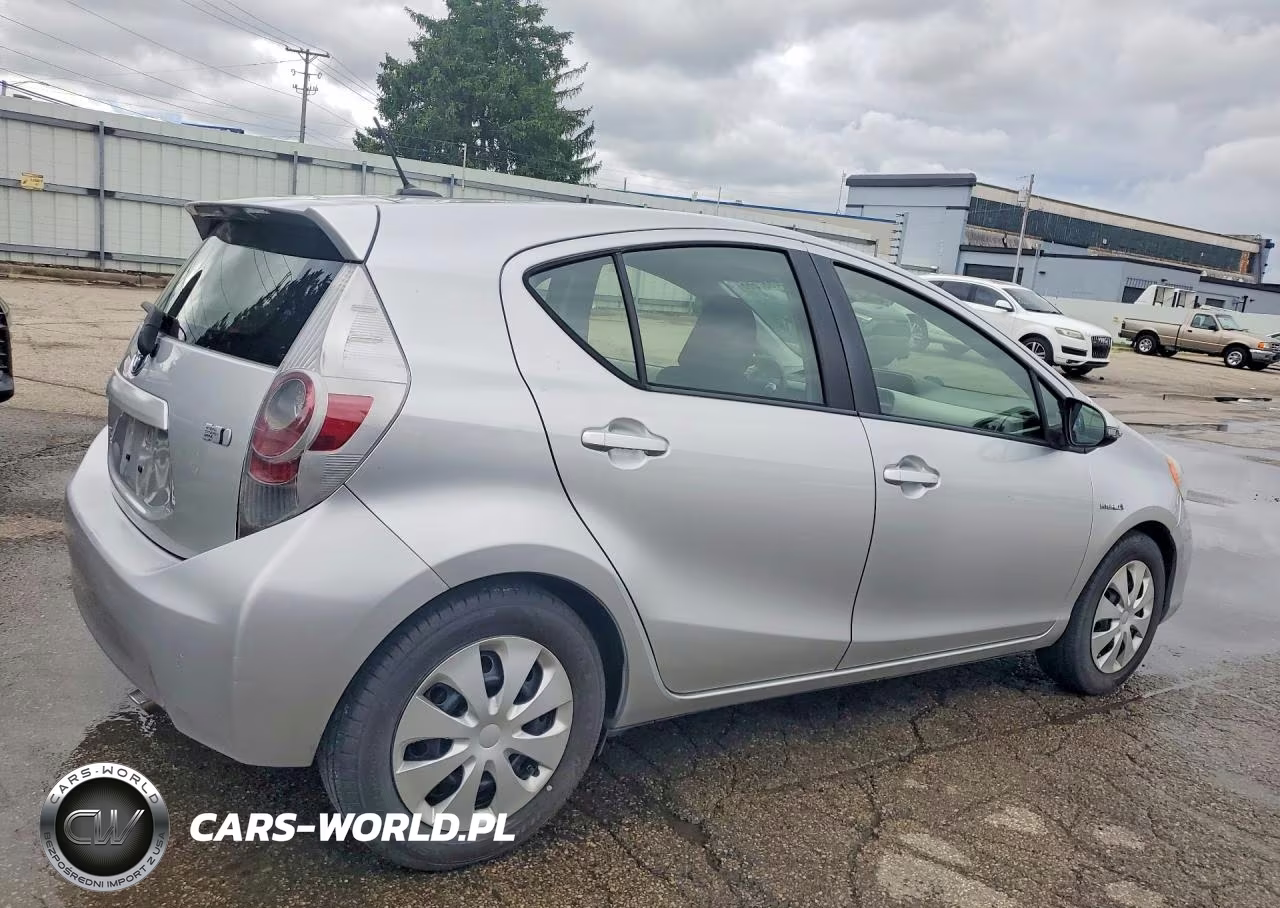 2012 Toyota Prius C Three VIN:JTDKDTB37C1018872 - 3