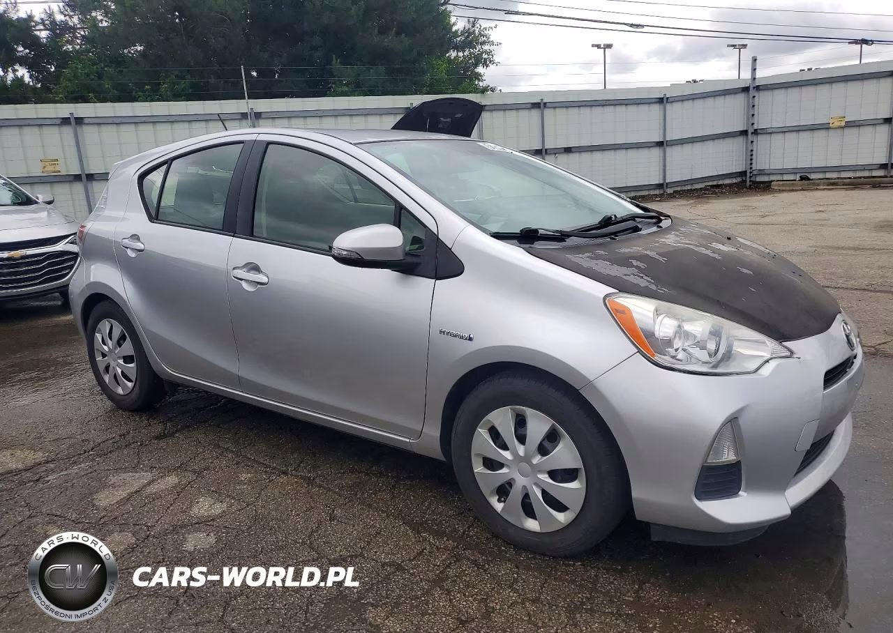 2012 Toyota Prius C Three VIN:JTDKDTB37C1018872 - 4