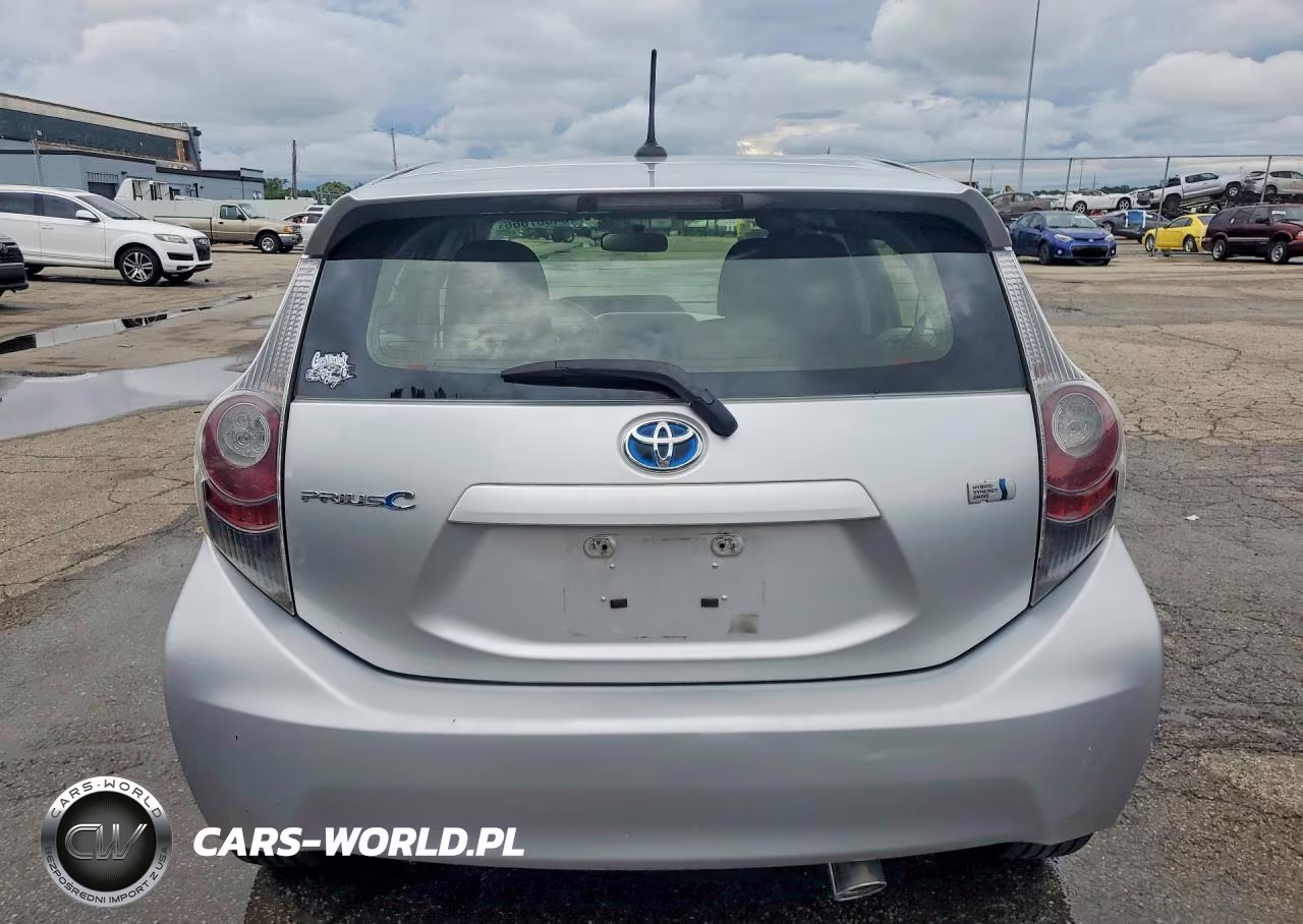 2012 Toyota Prius C Three VIN:JTDKDTB37C1018872 - 6