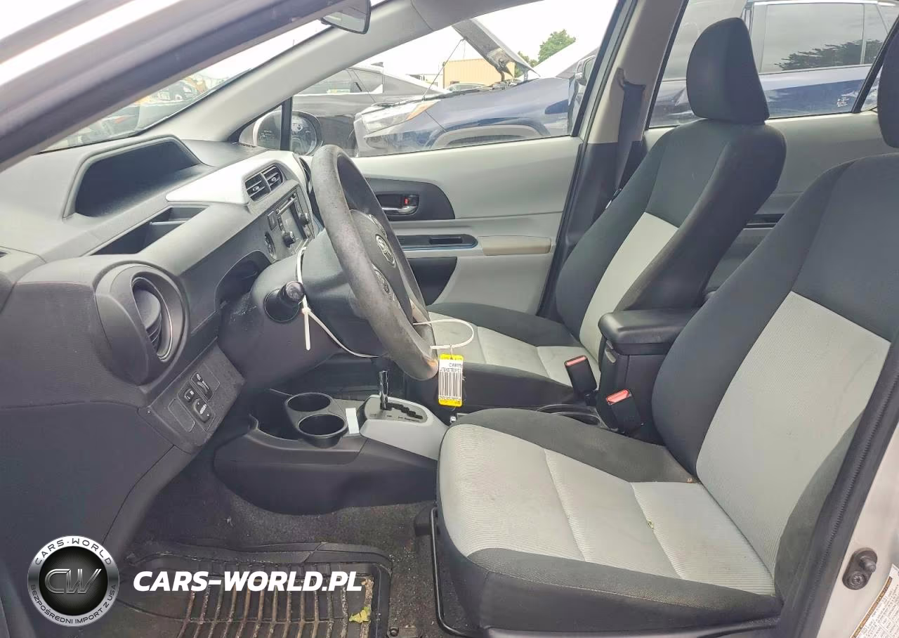 2012 Toyota Prius C Three VIN:JTDKDTB37C1018872 - 7
