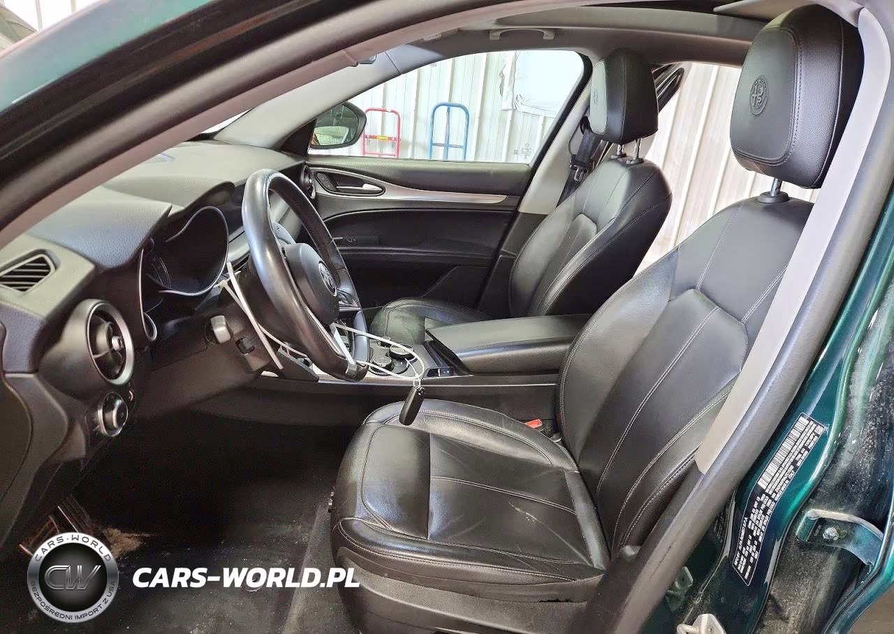 2018 Alfa Romeo Stelvio Sport VIN:ZASFAKPN4J7C15305 - 7