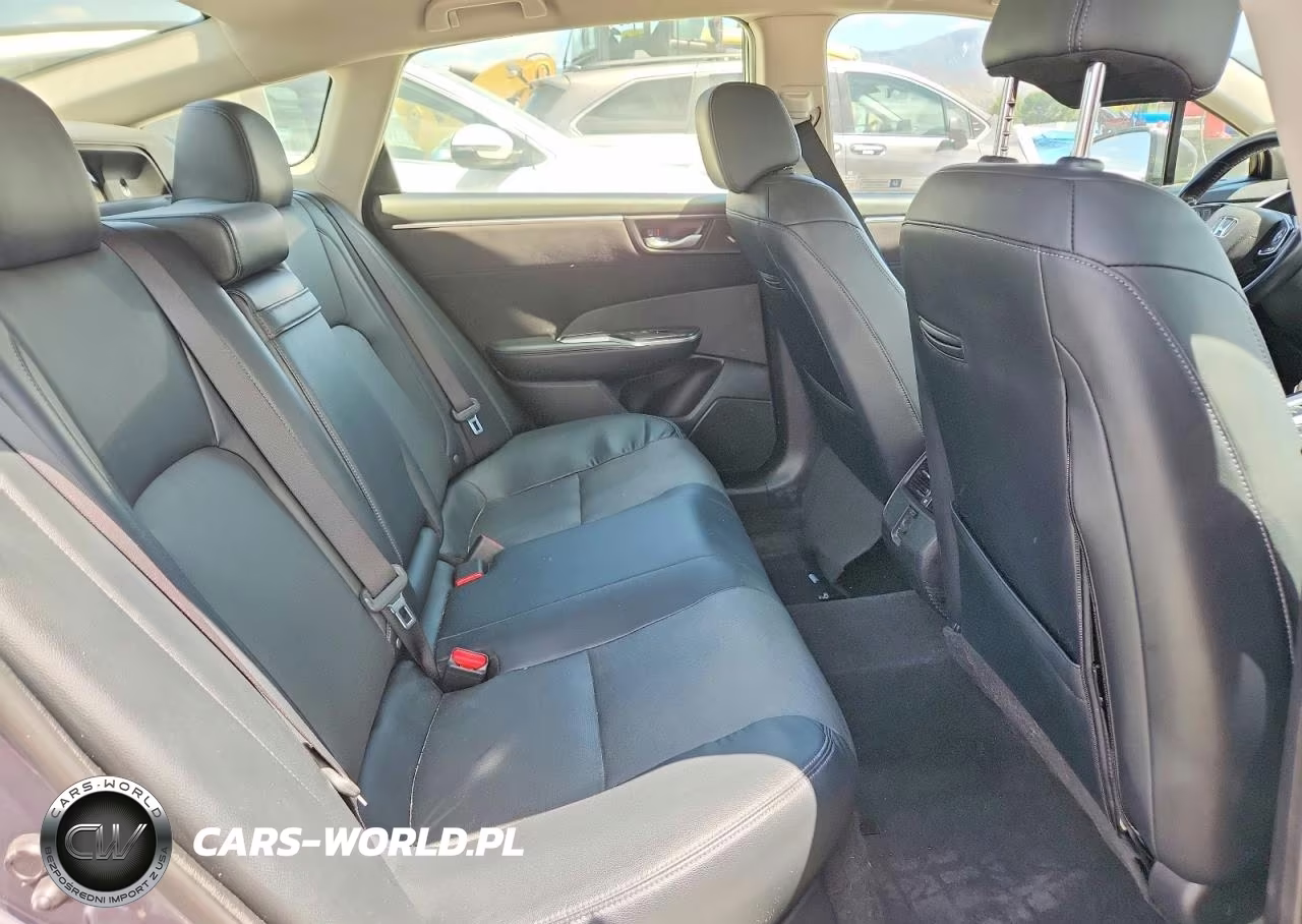 2018 Honda Clarity Touring VIN:JHMZC5F31JC003534 - 10
