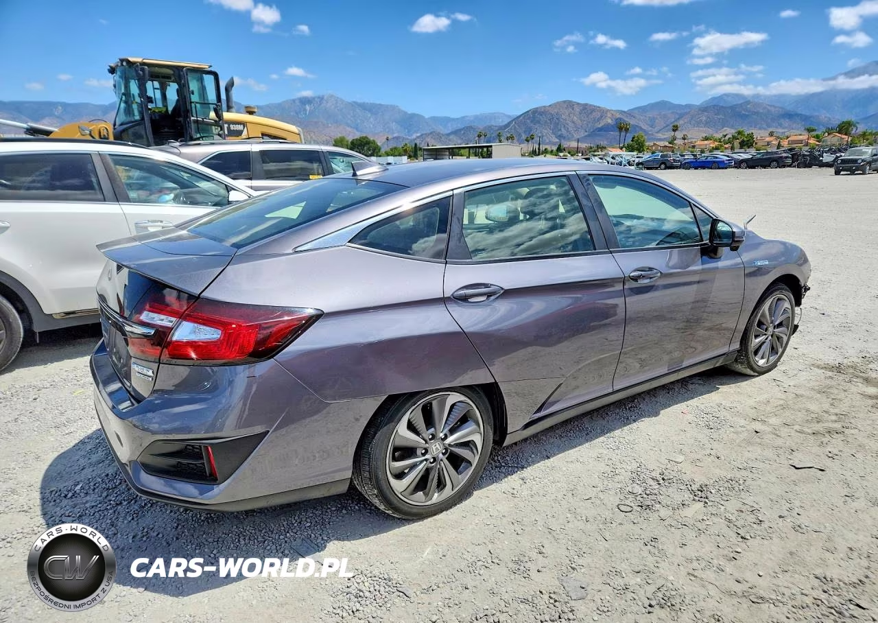 2018 Honda Clarity Touring VIN:JHMZC5F31JC003534 - 3