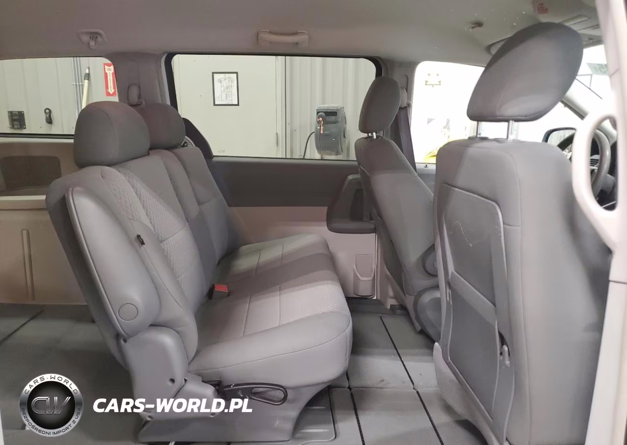 2008 Chrysler Town & Country Lx VIN:2A8HR44H48R641355 - 11