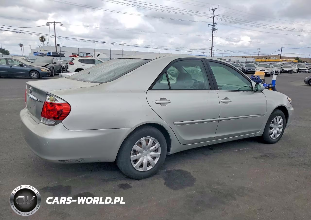 2005 Toyota Camry Le VIN:JTDBE32K453034684 - 3