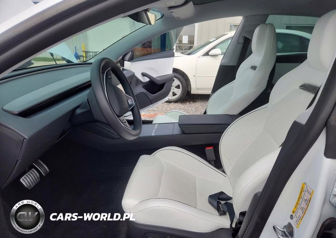 2025 Tesla Model 3 VIN:5YJ3E1ET6SF057637 - 7