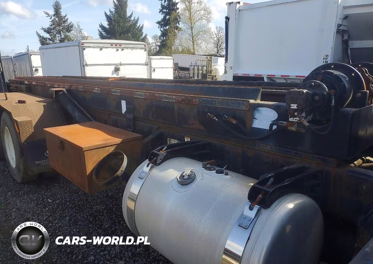 2001 Peterbilt 320 Roll-Off Container Truck VIN:1NPZL09X41D712996 - 10