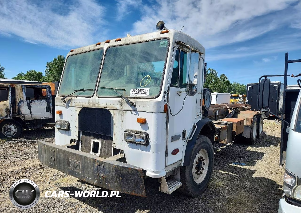 2001 Peterbilt 320 Roll-Off Container Truck VIN:1NPZL09X41D712996 - 2
