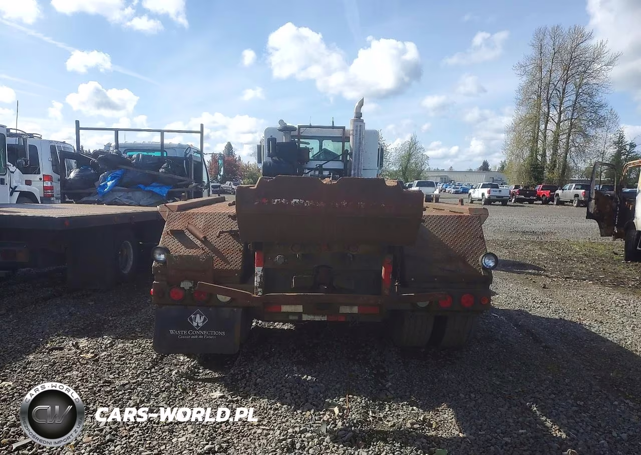2001 Peterbilt 320 Roll-Off Container Truck VIN:1NPZL09X41D712996 - 6