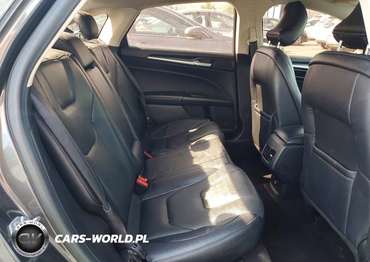 2019 Ford Fusion Titanium VIN:3FA6P0D94KR187847 - 10