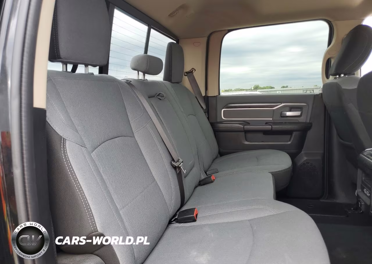 2019 Ram 2500 Big Horn VIN:3C6UR5DJ9KG696354 - 10