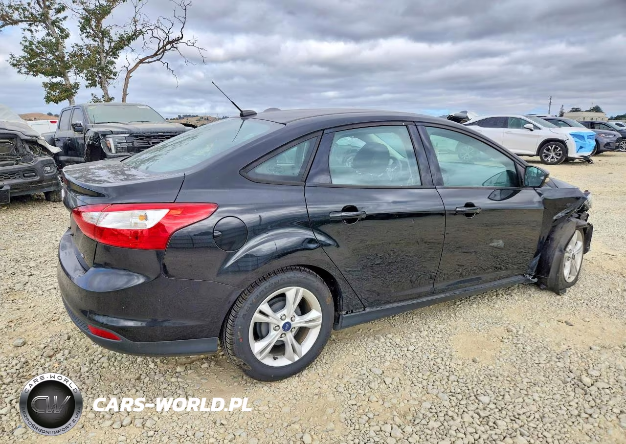 2014 Ford Focus Se VIN:1FADP3F28EL407860 - 3