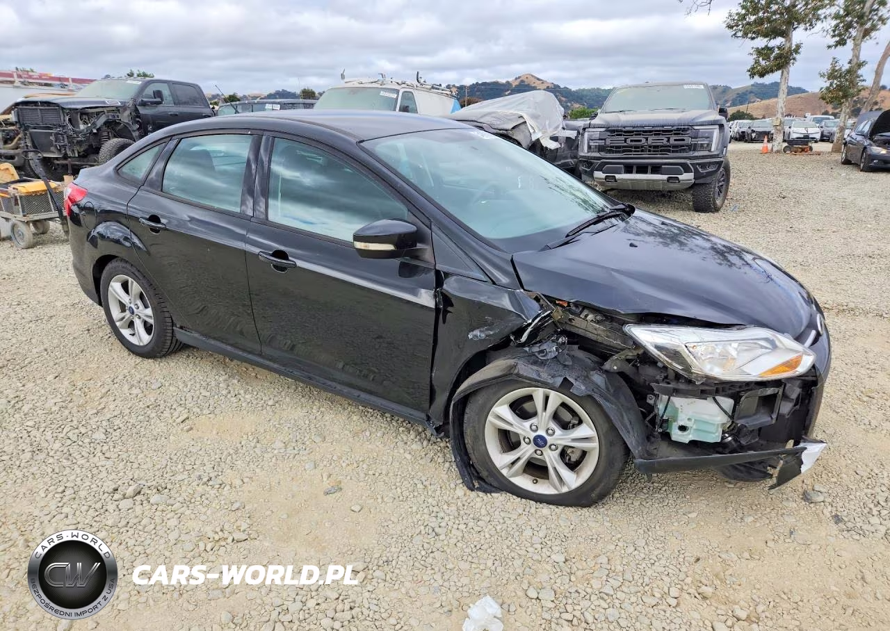 2014 Ford Focus Se VIN:1FADP3F28EL407860 - 4