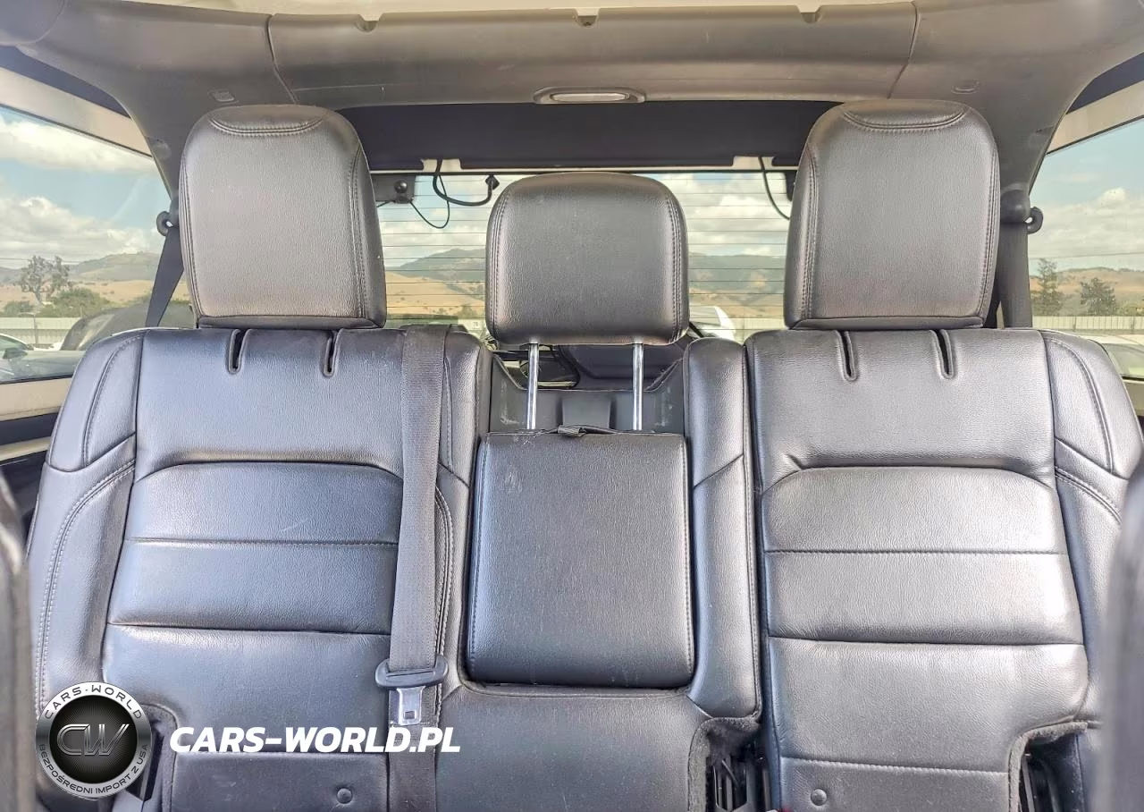 2018 Jeep Wrangler Unlimited Sahara VIN:1C4HJXEG2JW312835 - 10