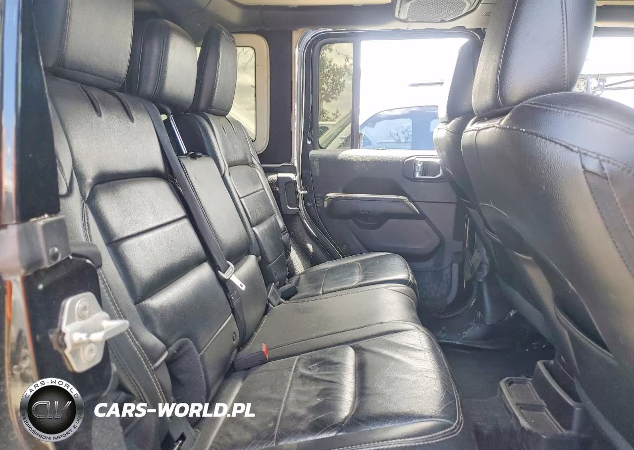 2018 Jeep Wrangler Unlimited Sahara VIN:1C4HJXEG2JW312835 - 11
