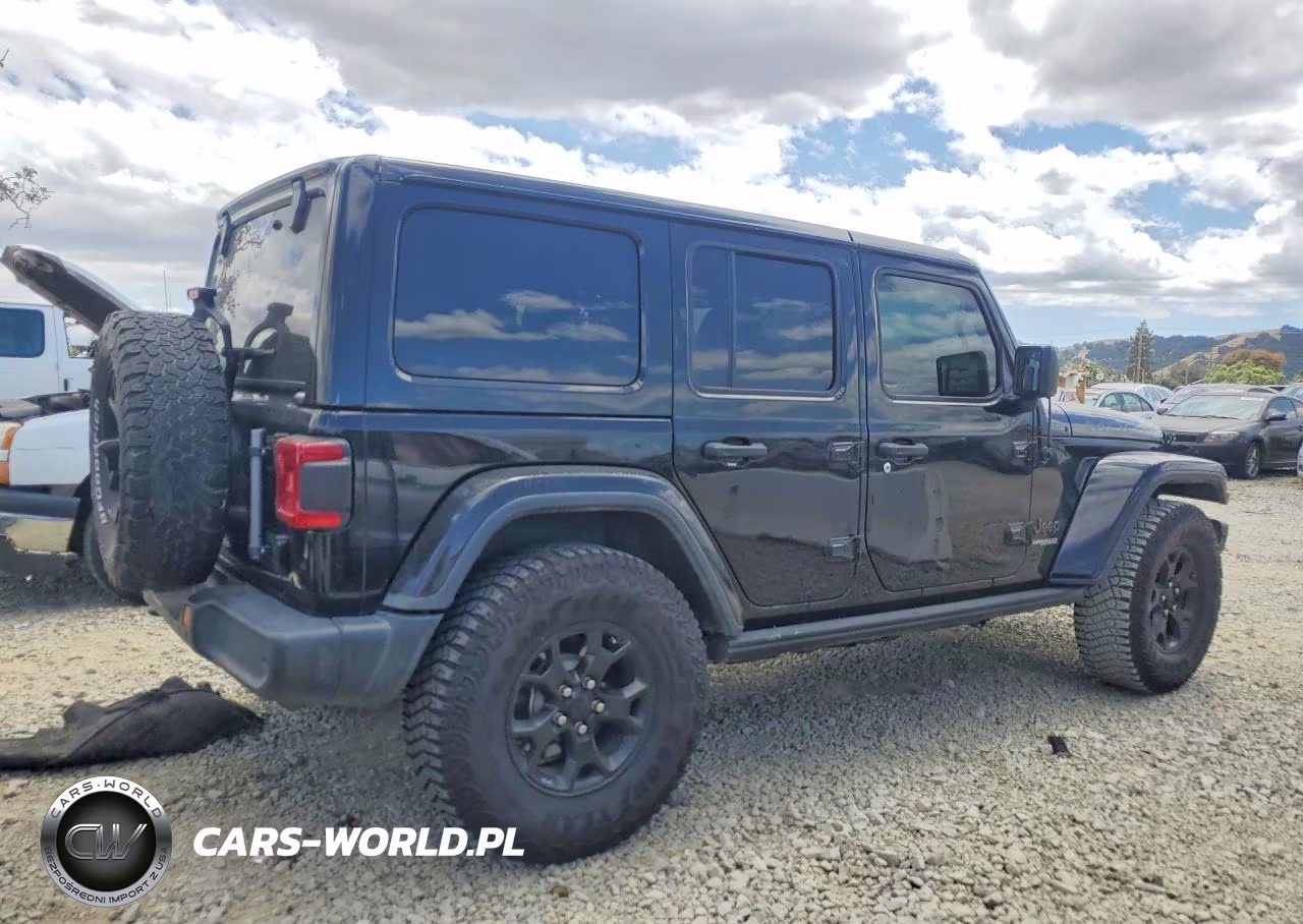 2018 Jeep Wrangler Unlimited Sahara VIN:1C4HJXEG2JW312835 - 3