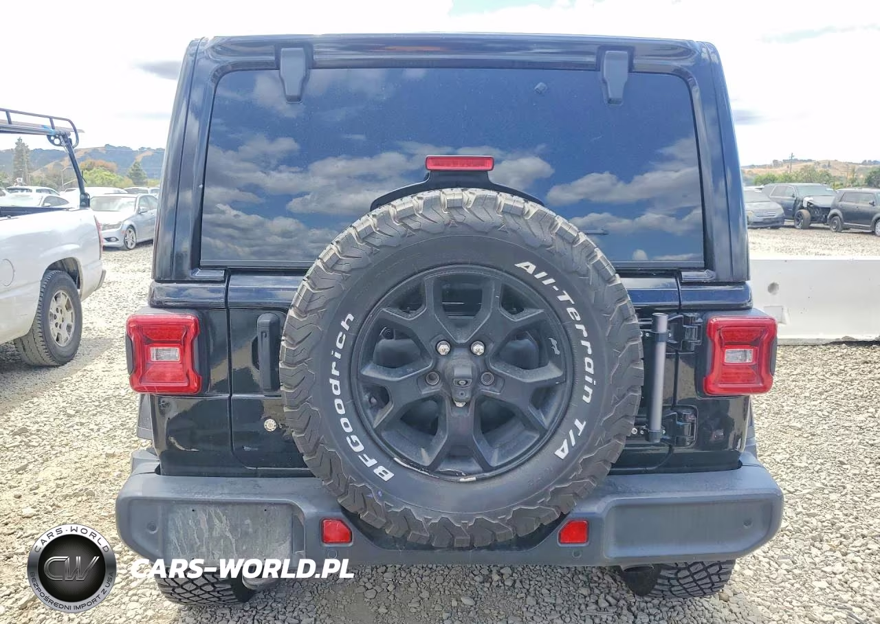 2018 Jeep Wrangler Unlimited Sahara VIN:1C4HJXEG2JW312835 - 6