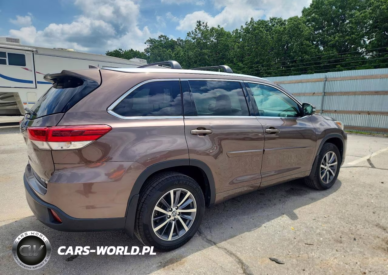 2017 Toyota Highlander Xle VIN:5TDJZRFH8HS450743 - 3