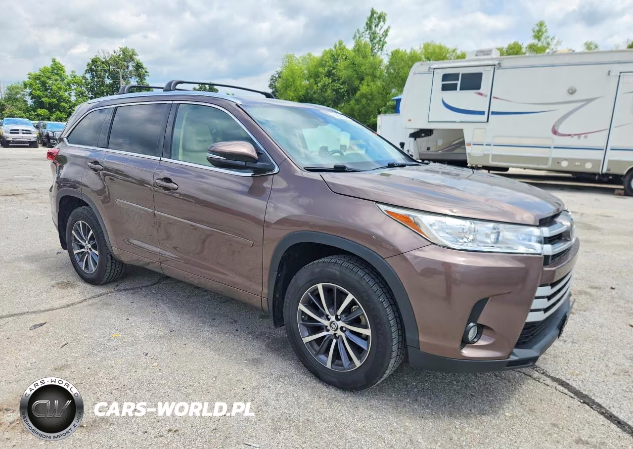 2017 Toyota Highlander Xle VIN:5TDJZRFH8HS450743 - 4