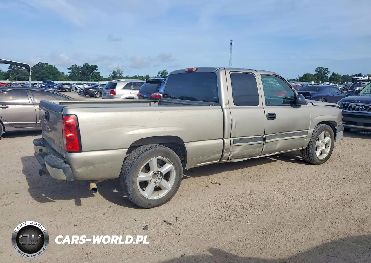 2003 Chevrolet Silverado C1500 VIN:2GCEC19V131355575 - 3