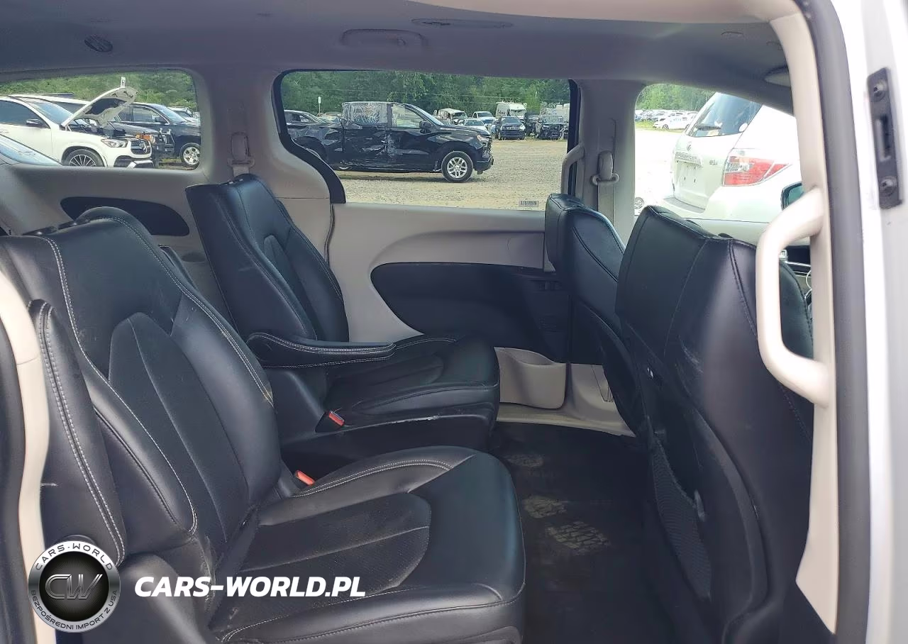 2024 Chrysler Pacifica Hybrid Select VIN:2C4RC1S77RR126910 - 11