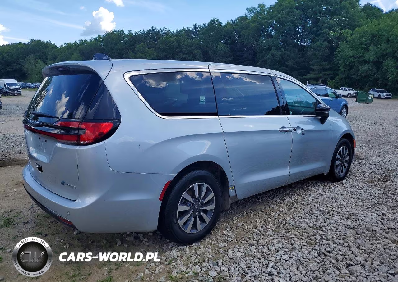 2024 Chrysler Pacifica Hybrid Select VIN:2C4RC1S77RR126910 - 3
