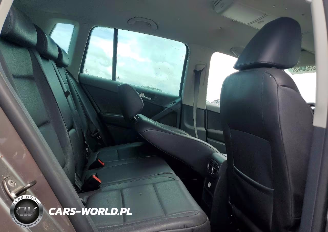 2011 Volkswagen Tiguan S VIN:WVGAV7AX3BW525138 - 10